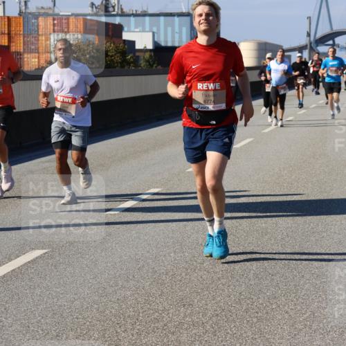 03.10.2025 - Köhlbrandbrückenlauf Strokosch-Dieckow http://msf.ph/oto/9118102 03.10.2025 12:54:09 Position 3 6781, 6774 meine-sportfotos.de