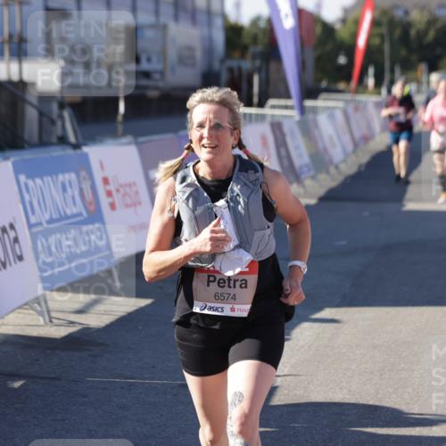 03.10.2025 - Köhlbrandbrückenlauf Jannik Wohlers http://msf.ph/oto/9118103 03.10.2025 13:34:13 Ziel 4438, 4674, 5207, 5221, 5593, 6095, 6574 meine-sportfotos.de