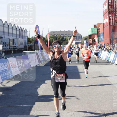 03.10.2025 - Köhlbrandbrückenlauf Jannik Wohlers http://msf.ph/oto/9118105 03.10.2025 13:03:23 Ziel 4085, 4208, 4225, 4268, 4283, 4300, 4454, 4856, 5048, 5063, 6207, 6279, 6612, 6632, 6722, 6784 meine-sportfotos.de