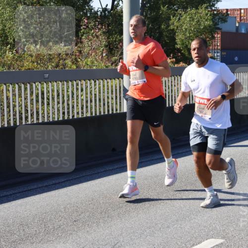 03.10.2025 - Köhlbrandbrückenlauf Strokosch-Dieckow http://msf.ph/oto/9118107 03.10.2025 12:54:12 Position 3 6781, 6782 meine-sportfotos.de