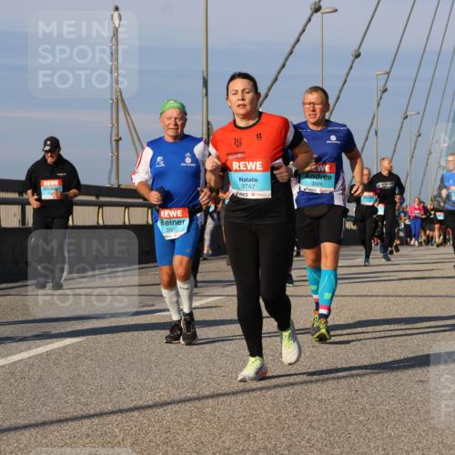 03.10.2025 - Köhlbrandbrückenlauf Strokosch-Dieckow http://msf.ph/oto/9118110 03.10.2025 09:52:08 Position 2 3505, 3747, 3506 meine-sportfotos.de