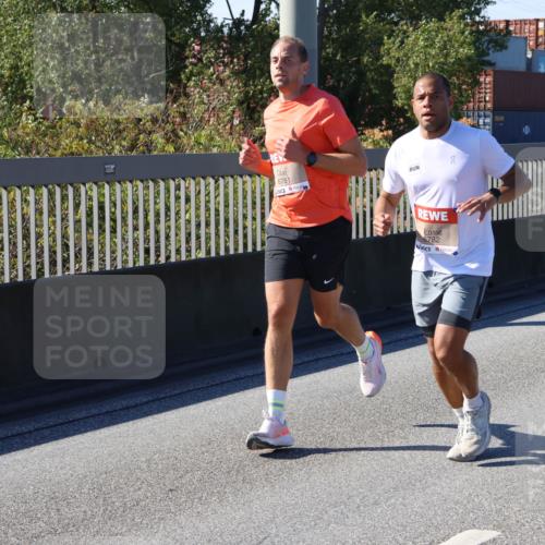 03.10.2025 - Köhlbrandbrückenlauf Strokosch-Dieckow http://msf.ph/oto/9118112 03.10.2025 12:54:12 Position 3 18, 0, 6781, 6782 meine-sportfotos.de