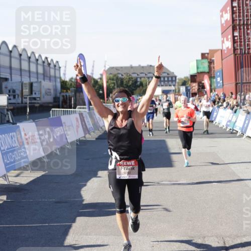 03.10.2025 - Köhlbrandbrückenlauf Jannik Wohlers http://msf.ph/oto/9118113 03.10.2025 13:03:23 Ziel 4085, 4208, 4225, 4268, 4283, 4300, 4454, 4856, 5048, 5063, 6207, 6279, 6612, 6632, 6722, 6784 meine-sportfotos.de