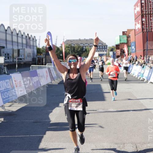 03.10.2025 - Köhlbrandbrückenlauf Jannik Wohlers http://msf.ph/oto/9118119 03.10.2025 13:03:23 Ziel 4085, 4208, 4225, 4268, 4283, 4300, 4454, 4856, 5048, 5063, 6207, 6279, 6612, 6632, 6722, 6784 meine-sportfotos.de
