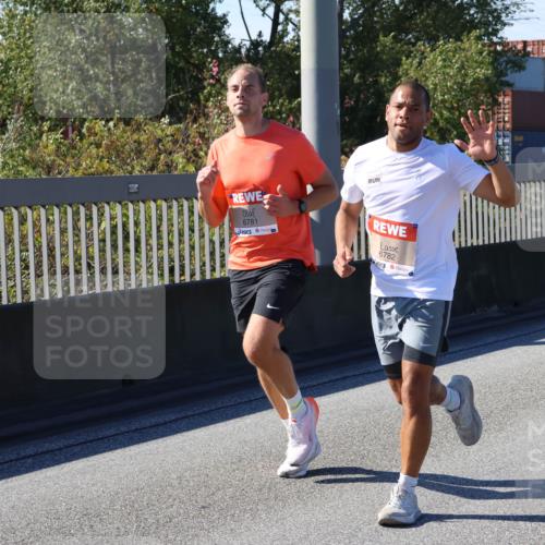 03.10.2025 - Köhlbrandbrückenlauf Strokosch-Dieckow http://msf.ph/oto/9118129 03.10.2025 12:54:12 Position 3 6781, 6782 meine-sportfotos.de