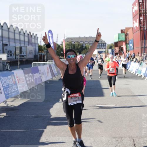 03.10.2025 - Köhlbrandbrückenlauf Jannik Wohlers http://msf.ph/oto/9118131 03.10.2025 13:03:23 Ziel 4085, 4208, 4225, 4268, 4283, 4300, 4454, 4856, 5048, 5063, 6207, 6279, 6612, 6632, 6722, 6784 meine-sportfotos.de