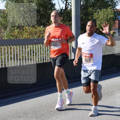 03.10.2025 - Köhlbrandbrückenlauf Strokosch-Dieckow http://msf.ph/oto/9118134 03.10.2025 12:54:13 Position 3 6781, 6782 meine-sportfotos.de