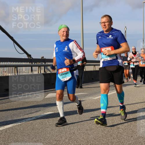 03.10.2025 - Köhlbrandbrückenlauf Strokosch-Dieckow http://msf.ph/oto/9118136 03.10.2025 09:52:10 Position 2 3506, 3505 meine-sportfotos.de