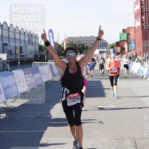 03.10.2025 - Köhlbrandbrückenlauf Jannik Wohlers http://msf.ph/oto/9118138 03.10.2025 13:03:23 Ziel 4085, 4208, 4225, 4268, 4283, 4300, 4454, 4856, 5048, 5063, 6207, 6279, 6612, 6632, 6722, 6784 meine-sportfotos.de