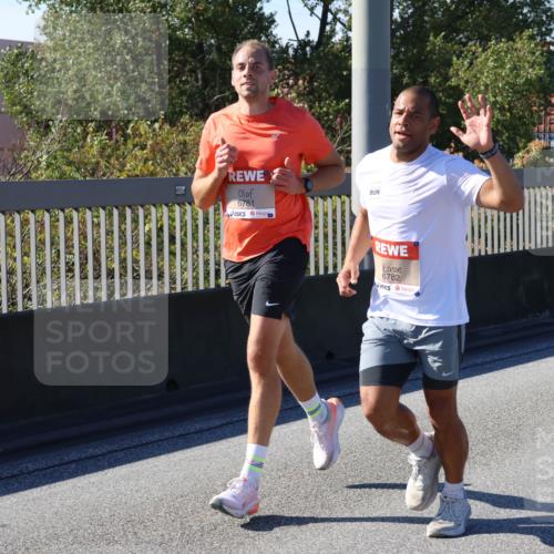 03.10.2025 - Köhlbrandbrückenlauf Strokosch-Dieckow http://msf.ph/oto/9118141 03.10.2025 12:54:13 Position 3 6781, 6782 meine-sportfotos.de