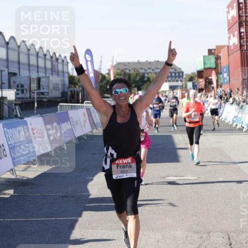 03.10.2025 - Köhlbrandbrückenlauf Jannik Wohlers http://msf.ph/oto/9118144 03.10.2025 13:03:23 Ziel 4085, 4208, 4225, 4268, 4283, 4300, 4454, 4856, 5048, 5063, 6207, 6279, 6612, 6632, 6722, 6784 meine-sportfotos.de
