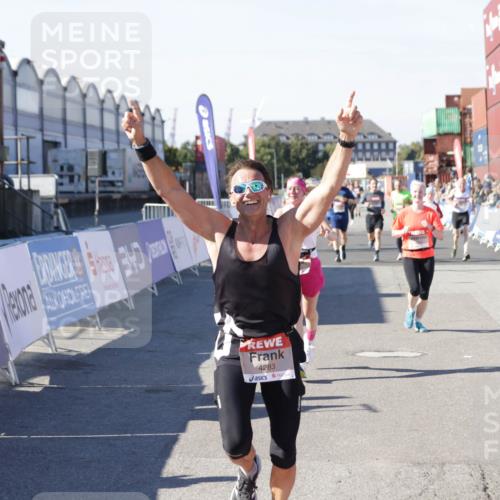 03.10.2025 - Köhlbrandbrückenlauf Jannik Wohlers http://msf.ph/oto/9118158 03.10.2025 13:03:24 Ziel 4208, 4225, 4252, 4268, 4283, 4300, 4454, 4856, 5048, 5063, 6194, 6207, 6279, 6612, 6632 meine-sportfotos.de