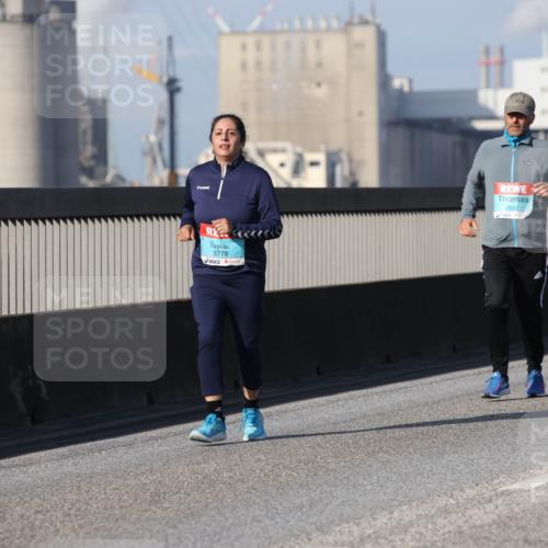 03.10.2025 - Köhlbrandbrückenlauf Lena Gebhardt http://msf.ph/oto/9118165 03.10.2025 10:24:49 Position 2 3776, 2692 meine-sportfotos.de