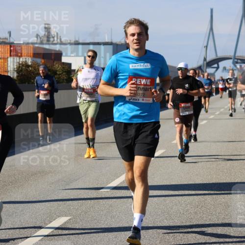 03.10.2025 - Köhlbrandbrückenlauf Strokosch-Dieckow http://msf.ph/oto/9118178 03.10.2025 12:54:18 Position 3 6572, 6372, 602 meine-sportfotos.de
