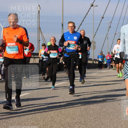 03.10.2025 - Köhlbrandbrückenlauf Strokosch-Dieckow http://msf.ph/oto/9118181 03.10.2025 09:52:13 Position 2 3576, 2789, 2945 meine-sportfotos.de