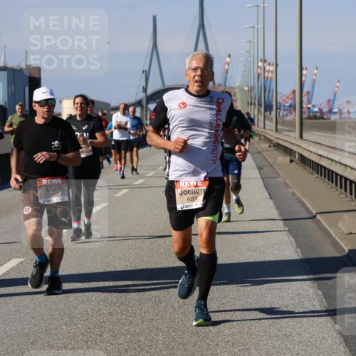 03.10.2025 - Köhlbrandbrückenlauf Strokosch-Dieckow http://msf.ph/oto/9118183 03.10.2025 12:54:21 Position 3 5842, 6024 meine-sportfotos.de