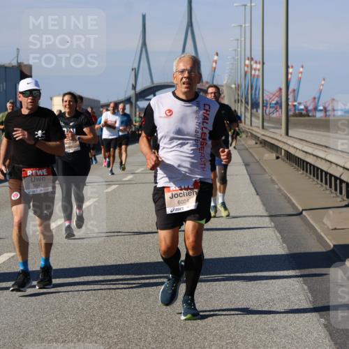 03.10.2025 - Köhlbrandbrückenlauf Strokosch-Dieckow http://msf.ph/oto/9118188 03.10.2025 12:54:21 Position 3 5842, 6024 meine-sportfotos.de