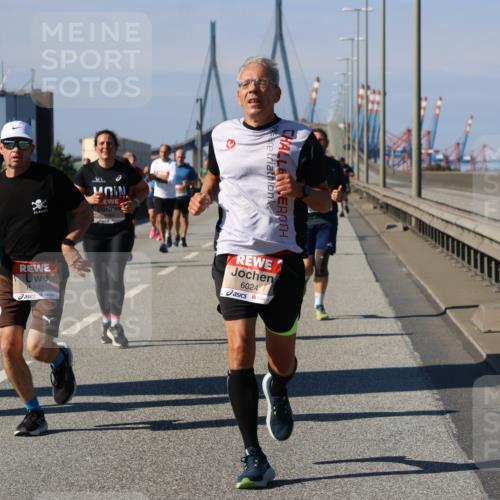 03.10.2025 - Köhlbrandbrückenlauf Strokosch-Dieckow http://msf.ph/oto/9118208 03.10.2025 12:54:21 Position 3 5842, 6024 meine-sportfotos.de