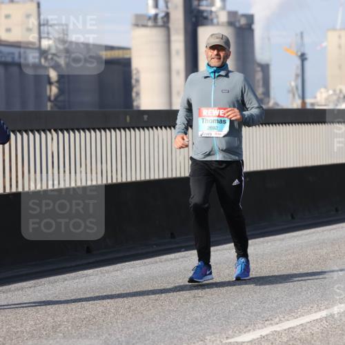 03.10.2025 - Köhlbrandbrückenlauf Lena Gebhardt http://msf.ph/oto/9118247 03.10.2025 10:24:53 Position 2 940, 3776, 2692 meine-sportfotos.de
