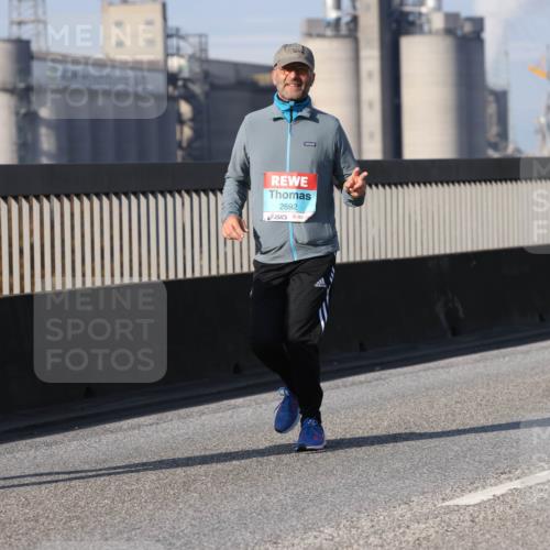 03.10.2025 - Köhlbrandbrückenlauf Lena Gebhardt http://msf.ph/oto/9118258 03.10.2025 10:24:53 Position 2 76, 2692 meine-sportfotos.de