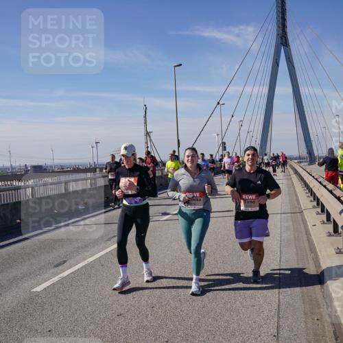 03.10.2025 - Köhlbrandbrückenlauf Michael Burmester http://msf.ph/oto/9118259 03.10.2025 12:59:35 Position 2 4141 meine-sportfotos.de