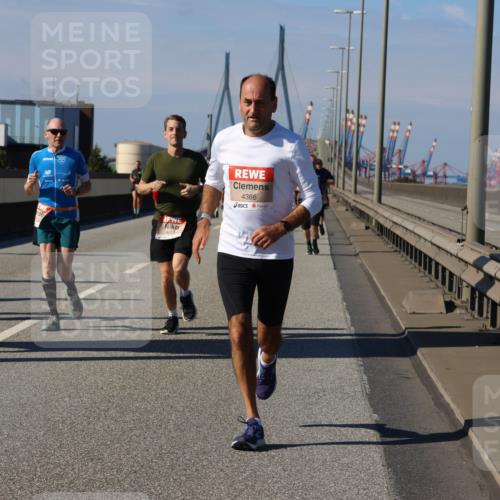 03.10.2025 - Köhlbrandbrückenlauf Strokosch-Dieckow http://msf.ph/oto/9118262 03.10.2025 12:54:32 Position 3 4412, 4386 meine-sportfotos.de