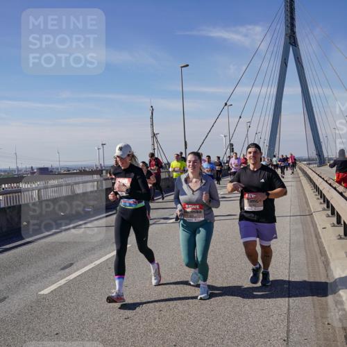03.10.2025 - Köhlbrandbrückenlauf Michael Burmester http://msf.ph/oto/9118266 03.10.2025 12:59:35 Position 2 4141 meine-sportfotos.de