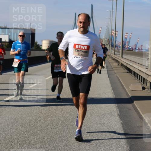 03.10.2025 - Köhlbrandbrückenlauf Strokosch-Dieckow http://msf.ph/oto/9118287 03.10.2025 12:54:32 Position 3 4412, 4386 meine-sportfotos.de