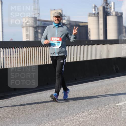 03.10.2025 - Köhlbrandbrückenlauf Lena Gebhardt http://msf.ph/oto/9118289 03.10.2025 10:24:54 Position 2 377, 2692 meine-sportfotos.de