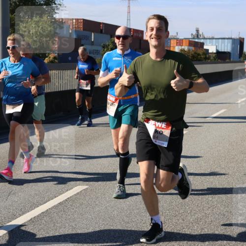03.10.2025 - Köhlbrandbrückenlauf Strokosch-Dieckow http://msf.ph/oto/9118313 03.10.2025 12:54:35 Position 3 97, 14 meine-sportfotos.de