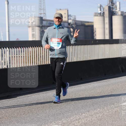 03.10.2025 - Köhlbrandbrückenlauf Lena Gebhardt http://msf.ph/oto/9118315 03.10.2025 10:24:54 Position 2 3776, 2692 meine-sportfotos.de