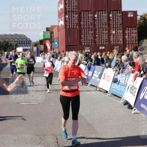 03.10.2025 - Köhlbrandbrückenlauf Jannik Wohlers http://msf.ph/oto/9118328 03.10.2025 13:03:26 Ziel 4208, 4214, 4225, 4252, 4268, 4283, 4300, 4454, 4856, 5063, 5707, 6194, 6207, 6279, 6612, 6632 meine-sportfotos.de