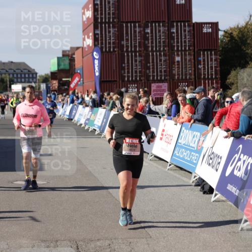 03.10.2025 - Köhlbrandbrückenlauf Jannik Wohlers http://msf.ph/oto/9118331 03.10.2025 13:34:18 Ziel 4674, 5207, 5221, 5437, 5593, 5693, 5695, 6095, 6574 meine-sportfotos.de