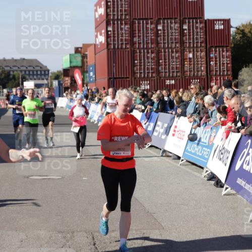 03.10.2025 - Köhlbrandbrückenlauf Jannik Wohlers http://msf.ph/oto/9118334 03.10.2025 13:03:26 Ziel 4208, 4214, 4225, 4252, 4268, 4283, 4300, 4454, 4856, 5063, 5707, 6194, 6207, 6279, 6612, 6632 meine-sportfotos.de