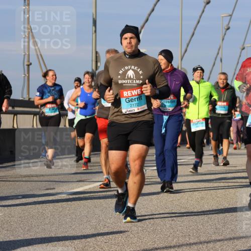 03.10.2025 - Köhlbrandbrückenlauf Strokosch-Dieckow http://msf.ph/oto/9118337 03.10.2025 09:52:28 Position 2 1941, 2172, 885, 2800 meine-sportfotos.de