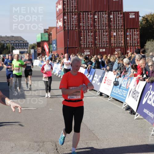 03.10.2025 - Köhlbrandbrückenlauf Jannik Wohlers http://msf.ph/oto/9118340 03.10.2025 13:03:26 Ziel 4208, 4214, 4225, 4252, 4268, 4283, 4300, 4454, 4856, 5063, 5707, 6194, 6207, 6279, 6612, 6632 meine-sportfotos.de