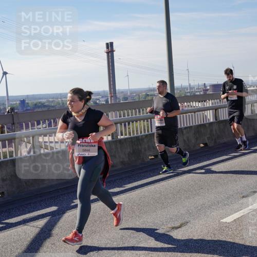 03.10.2025 - Köhlbrandbrückenlauf Michael Burmester http://msf.ph/oto/9118341 03.10.2025 12:59:38 Position 2 5844 meine-sportfotos.de
