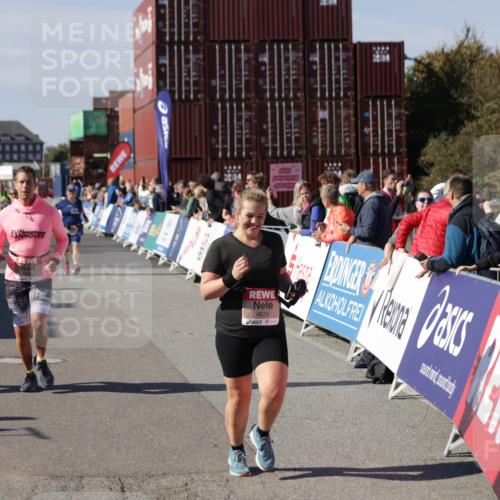 03.10.2025 - Köhlbrandbrückenlauf Jannik Wohlers http://msf.ph/oto/9118352 03.10.2025 13:34:18 Ziel 4674, 5207, 5221, 5437, 5593, 5693, 5695, 6095, 6574 meine-sportfotos.de