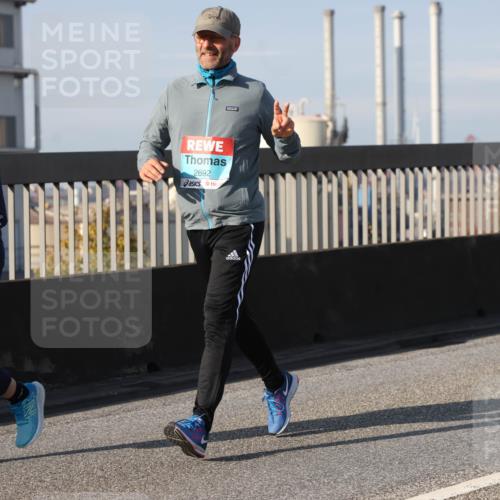 03.10.2025 - Köhlbrandbrückenlauf Lena Gebhardt http://msf.ph/oto/9118354 03.10.2025 10:24:55 Position 2 2692 meine-sportfotos.de