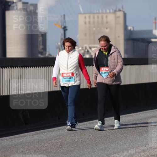 03.10.2025 - Köhlbrandbrückenlauf Lena Gebhardt http://msf.ph/oto/9118366 03.10.2025 10:25:15 Position 2 2908, 290 meine-sportfotos.de