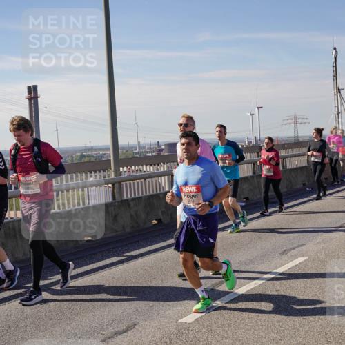 03.10.2025 - Köhlbrandbrückenlauf Michael Burmester http://msf.ph/oto/9118375 03.10.2025 12:59:40 Position 2 5817 meine-sportfotos.de