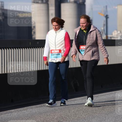 03.10.2025 - Köhlbrandbrückenlauf Lena Gebhardt http://msf.ph/oto/9118384 03.10.2025 10:25:17 Position 2 2908 meine-sportfotos.de
