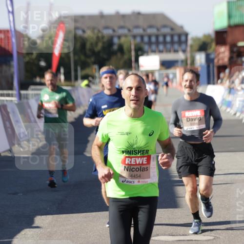 03.10.2025 - Köhlbrandbrückenlauf Jannik Wohlers http://msf.ph/oto/9118401 03.10.2025 13:03:28 Ziel 4214, 4225, 4252, 4268, 4283, 4300, 4454, 4507, 5063, 5707, 6194, 6207, 6632 meine-sportfotos.de