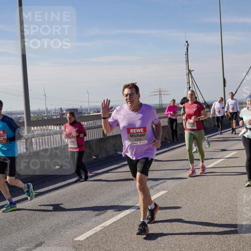 03.10.2025 - Köhlbrandbrückenlauf Michael Burmester http://msf.ph/oto/9118403 03.10.2025 12:59:42 Position 2 5174 meine-sportfotos.de