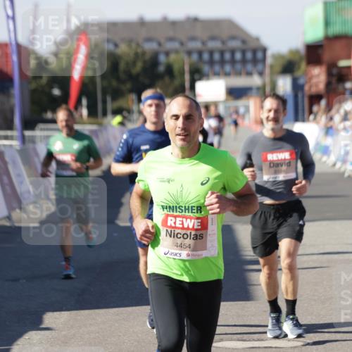 03.10.2025 - Köhlbrandbrückenlauf Jannik Wohlers http://msf.ph/oto/9118405 03.10.2025 13:03:28 Ziel 4214, 4225, 4252, 4268, 4283, 4300, 4454, 4507, 5063, 5707, 6194, 6207, 6632 meine-sportfotos.de