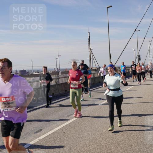 03.10.2025 - Köhlbrandbrückenlauf Michael Burmester http://msf.ph/oto/9118408 03.10.2025 12:59:43 Position 2 5174 meine-sportfotos.de