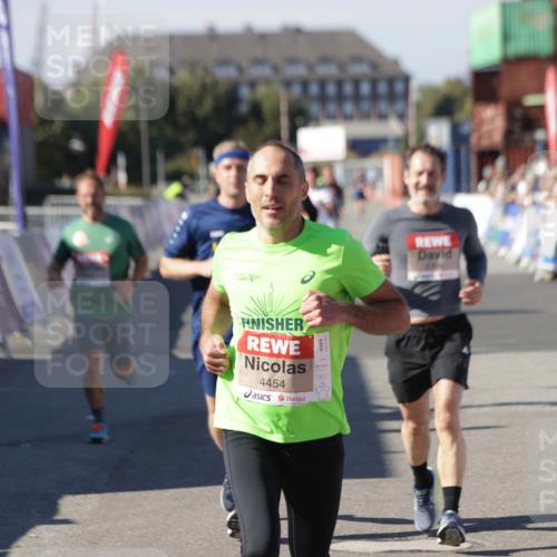 03.10.2025 - Köhlbrandbrückenlauf Jannik Wohlers http://msf.ph/oto/9118410 03.10.2025 13:03:28 Ziel 4214, 4225, 4252, 4268, 4283, 4300, 4454, 4507, 5063, 5707, 6194, 6207, 6632 meine-sportfotos.de