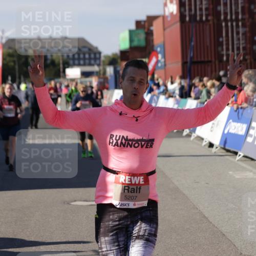 03.10.2025 - Köhlbrandbrückenlauf Jannik Wohlers http://msf.ph/oto/9118411 03.10.2025 13:34:20 Ziel 4674, 5207, 5221, 5437, 5593, 5693, 5695, 6574 meine-sportfotos.de