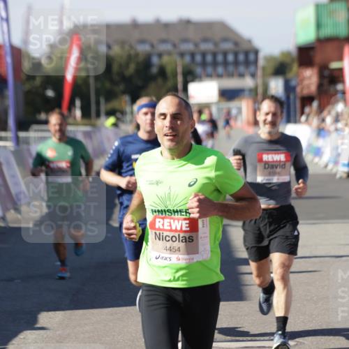 03.10.2025 - Köhlbrandbrückenlauf Jannik Wohlers http://msf.ph/oto/9118413 03.10.2025 13:03:28 Ziel 4214, 4225, 4252, 4268, 4283, 4300, 4454, 4507, 5063, 5707, 6194, 6207, 6632 meine-sportfotos.de