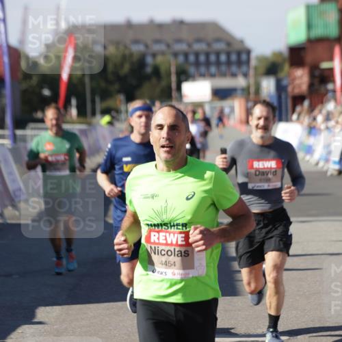 03.10.2025 - Köhlbrandbrückenlauf Jannik Wohlers http://msf.ph/oto/9118416 03.10.2025 13:03:28 Ziel 4214, 4225, 4252, 4268, 4283, 4300, 4454, 4507, 5063, 5707, 6194, 6207, 6632 meine-sportfotos.de
